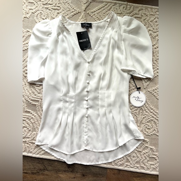 Forever 21 Tops - FOREVER 21 button up blouse.